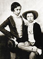 Edoardo, a destra, e il fratello Alfred nel 1855. 