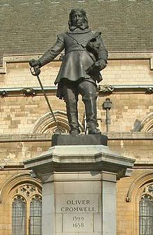 Statua di Cromwell all'ingresso del Palazzo di Westminster, Londra. 