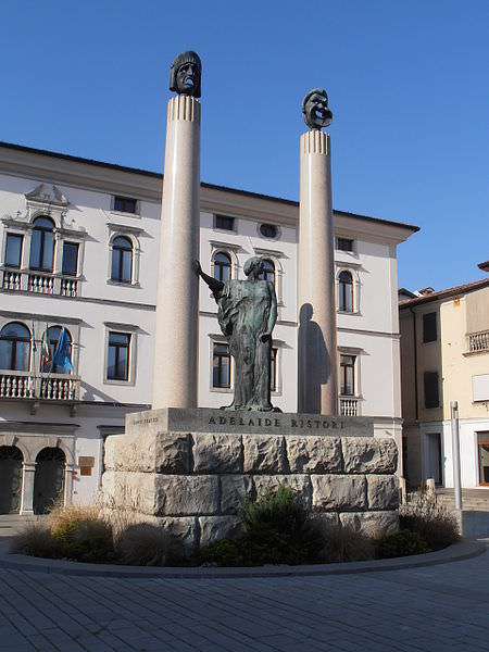Monumento ad Adelaide Ristori a Cividale del Friuli