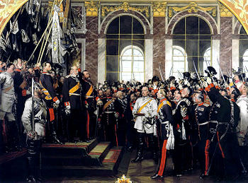 La proclamazione di Guglielmo I a Imperatore tedesco nella Galleria degli Specchi della Reggia di Versailles. 